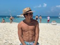 Se puede ser realmente feliz y a la vez un vagabundo en la playa 🏝 😈 . . . . . . . . . #jhos #jhosmangonzalez #male #malemodel #malefashion #smile #hoscos #hoscosyes #hoscosmen #hoscosme #mexico #venezolano #cancun #photographer #photography #photo #style #men #gay #instagay #gayboy #vogue #prada #vogue #men #guystyle #guys #photography #phototheday