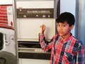 Aqui mi niño mayor con una computadora arrechisima en el museo de ciencias. #vacaciones #merida #semanasanta #familia