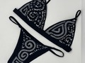 Colores cromados Black print disponible ✅ #molasluxury #bikinis #modalocal Talla S/M ‼️50%OFF‼️ Precio regular $144.45 OFERTA $72.25✅ 📲📲65312916📲📲 Retíralos en calle 67 este San Francisco  @jochebecdesign @jochebecdesign