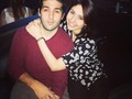 Gracias por permitirme vivir una relación sana desde el día uno, por respetar mis sentimientos, por demostrar que para ti complacerme no te significa ningún sacrificio, por apoyarme siempre, por no querer limitarme a ser, a inventar, a vivir la vida como sea que se me ocurra, en donde sea que se me ocurra Maracaibo, Panama en Madrid o en Chinaaaa, a admirar mis locuras y hasta mis malas decisiones. Por siempre estar allí a mi lado, ya tengo en mi vida mas años contigo que sin ti y no quiero que eso cambie, por que toda la maravillosa locura de ser yo es mucho más bonita si es contigo, y mis comidas son más deliciosas si estás tú así que quédate por favor jajaja te amooooo por siempre @dafonseca23 ✨💖💖💖 10 fotos viejas del álbum del recuerdo entre los 14 y los 27 años jajajaj 🌻