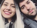 Gracias por permitirme vivir una relación sana desde el día uno, por respetar mis sentimientos, por demostrar que para ti complacerme no te significa ningún sacrificio, por apoyarme siempre, por no querer limitarme a ser, a inventar, a vivir la vida como sea que se me ocurra, en donde sea que se me ocurra Maracaibo, Panama en Madrid o en Chinaaaa, a admirar mis locuras y hasta mis malas decisiones. Por siempre estar allí a mi lado, ya tengo en mi vida mas años contigo que sin ti y no quiero que eso cambie, por que toda la maravillosa locura de ser yo es mucho más bonita si es contigo, y mis comidas son más deliciosas si estás tú así que quédate por favor jajaja te amooooo por siempre @dafonseca23 ✨💖💖💖 10 fotos viejas del álbum del recuerdo entre los 14 y los 27 años jajajaj 🌻