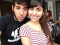 Gracias por permitirme vivir una relación sana desde el día uno, por respetar mis sentimientos, por demostrar que para ti complacerme no te significa ningún sacrificio, por apoyarme siempre, por no querer limitarme a ser, a inventar, a vivir la vida como sea que se me ocurra, en donde sea que se me ocurra Maracaibo, Panama en Madrid o en Chinaaaa, a admirar mis locuras y hasta mis malas decisiones. Por siempre estar allí a mi lado, ya tengo en mi vida mas años contigo que sin ti y no quiero que eso cambie, por que toda la maravillosa locura de ser yo es mucho más bonita si es contigo, y mis comidas son más deliciosas si estás tú así que quédate por favor jajaja te amooooo por siempre @dafonseca23 ✨💖💖💖 10 fotos viejas del álbum del recuerdo entre los 14 y los 27 años jajajaj 🌻