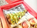 Hermoso árbol de navidad relleno de torta y tres leches con bombones surtidos  #navidad2022 #navidadarmenia #armeniaquindio #arboldenavidad #arbolnavideño #navidadchocolate #chocolatesarmenia #regalosarmenia #regalossorpresa