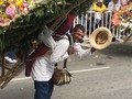 Totalmente cierto que CUANDO PASA UN SILLETERO ES ANTIOQUIA LA QUE PASA! 🌺💐🌷🌹 Admiración para estos artistas 👏🏽 #DesfiledeSilleteros #FeriadelasFlores2018 #Medellín #Colombia
