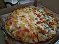 Pizza 1/2 Hawaiana 1/2 Margarita. En @sanciprianocafe  #pereira  #pereiracity  #dosquebradasrisaralda  #dosquebradas