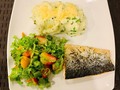 Qué tal está belleza ? 😳😜👌🐟🥗que la cuarentena y la vida sedentaria no les gane la batalla con las subidas de peso,hay que comer sano, comer sano no significa comer caro, aprovecha lo que tienes a la mano y dale una presentación diferente a lo que habitualmente estás acostumbrado a preparar los alimentos . Consume muchos vegetales,frutas y verduras,evita al máximos las frituras (no significa que no lo debas hacer pero consume moderadamente ). Feliz día para todos .