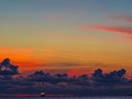 Atardecer Cartagenero #atardecer #cartagenadeindias #sunset #sunsetphotography #colores #mar #cielo #sky #ocean @sibaritaexpress en el horizonte, me imagino esa vista desde el barco