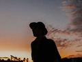 Cada atardecer trae un recuerdo. Un día a la vez 🍂🌇 . . . #tbt #yomequedoencasa #sunset #quierosalir