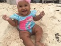 Son tantas las ganas que tengo de verte hija qué en mis sueños te veo te cargo te canto me jalas. la dreads Y con esa sonrisa me derrites llenando a mi corazón de alegría te amo aunque esté lejos de ti no fue mi elección tuivbe que hacer el sacrificio para poderte brindar un mejor futuro y sé que un día lo entenderas el sacrificio qué hago al estar lejos para poder construir tu futuro con lo que yo mejor se hace qué es la música