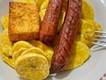 Yo soy de donde el manjar al desayuno es plátano con queso 😊
