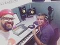 Junto a el gran @orlandomezaoficial gran compositor, gran cantante y gran exponente de la música venezolana... aquí estamos chequeando algunas sorpresas que tenemos!  @km1musica  @km1musica  @km1musica "Tú pones tu sueño, ¡nosotros lo hacemos realidad!" #folklore #venezuela #musicproducer #mixing #recordingstudio #music