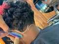 La única manera de hacer un trabajo genial es amar lo que haces, el trabajo más productivo es el que sale de las manos de una persona contenta; Bendiciones a todos 🙏🏻 💯 💈  "Confío en lo que busco y encuentro en ti,  Todos los días para nosotros es algo nuevo Mente abierta para una visión diferente Y nada más importa" by Metallica  Estilo~Elegancia~Distinción  📍 @machos_barbershop 🧔🏻 @chencho_barber11