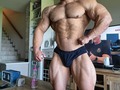 Me gustaría mucho acariciar un cuerpo así.. solo por morbo y curiosidad...!