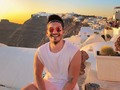 🇬🇷 GRECIA ha sido de los mejores países que he visitado en Europa, por eso hoy quiero contarles alguna curiosidades de uno de los países más visitados en el mundo! • El griego es la lengua más antigua aún en uso • Grecia tiene miles de islas • Es el único país en el mundo donde los turistas triplican el número de habitantes • El Santa Claus original era griego • Grecia es el líder mundial en producción de esponjas • El nombre de Grecia no tiene origen griego, sino romano • Grecia es el país más soleado de Europa • El azul de los tejados no es casualidad, según ellos, ayuda a alejar los males • Hay más mujeres que hombre en el país, un 55%🧍🏻‍♀️contra un 45%🧍🏻‍♂️ • Los Juegos Olímpicos nacieron en Grecia • Atenas es la cuna de la civilización • La mitad de la población del país vive en su capital: Atenas  Foto: @juanchoperez  #grecia #europa #greece #atenas #juanesvelez #travelblogger #viajes #travel