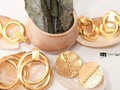 El dorado siempre será el@complemento perfecto para iluminarte 🫶⭐️🫶