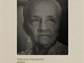 “En mi niñez, las mujeres jugaron un papel indispensable: me cuidaron y apoyaron. Ver a mi bisabuela, una mujer amorosa y cariñosa, tejer se convirtió para mí en una primera influencia, no sólo eso, me inspiró frente al suprareciclaje y la sostenibilidad. Ella tejía mochilas en plástico como hobbie. Mi abuela, Luisa Francisca, me inculcó el servicio, era una mujer que daba amor a través de la comida.  Mi mamá fue y ha sido mi mejor compañía durante estos años, es mi mayor apoyo en la parte creativa”. @juanpablosocarras  . . . . . . .  #HHAM #moda #modacolombiana #sostenibilidad #marcasconproposito #upcycling #modasostenible #artesanias #JPS #Socarras #historiashechasamano artesanas #trabajomanual #hechoamano