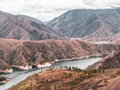 “Las montañas me abrazan, me acogen... Me siento protegido cuando las veo. Su inmensidad y colores son únicos... Me recuerdan a mis viajes desde el Caribe hacia el interior del país cuando era niño” Juan Pablo Socarrás Yani  Río Negro Chixoy | Guatemala  #HHAM #moda #modacolombiana #sostenibilidad #marcasconproposito #upcycling #modasostenible #artesanias #JPS #Socarras #historiashechasamano #trabajomanual #hechoamano