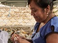 Productos HECHOS A MANO. Cada producto tiene una historia. Los procesos de creación artesanal van ligados fuertemente con las creencias, historias de vida y costumbres de cada comunidad; es por ello que estamos siempre en la búsqueda de exaltar el trabajo creativo y manual de cada una, sin intención de cambiar sus procesos y conocimiento, más bien motivándolos a seguir preservando su saber-hacer a partir de la innovación y herramientas de desarrollo personal y empresarial.