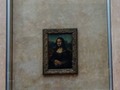 La gente no me dejo tomar la foto desde cerca! #LaMonalisa #LaGioconda #LeonardoDaVinci #Renacimiento #MuseoLouvre #Paris #VenezolanoEnFrancia #VenezolanoPorElMundo #Francia2017 (en Musée du Louvre)