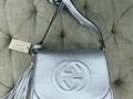 Manos libres GUCCI. Envíos a todo colombia. Valor: $110.000. Información y pedidos al whatsapp: 3123796486.