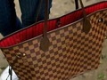 Neverfull LV. Hermoso, práctico y versatíl, el más vendido. Lo tenemos en material sintetico y con terminaciones en cuero. Envíos a todo Colombia. Whatsapp: 3123796486.
