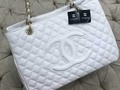 CHANNEL . Blanco y negro. Whatsapp: 3123796486 Envíos a todo Colombia.