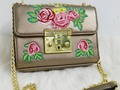 Bolso GUCCI, con cadena, bordado. Whatsapp: 3123796486. **promoción**