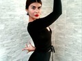 Feliz Día Internacional De La Danza  _ Un día de la danza muy particular  Con más familias unidas y algunas otras separadas. _ Con un planeta menos contaminado y más personas colocando su cabeza sobre sus hombros. _ Con un duro golpe de realidad para el mundo que nos hace caer en cuenta que todos somos iguales y no te mides por los bienes materiales o riquezas que poseas pues al final siempre hay cosas que nadie puede controlar.  Un día de la danza que le sirvió a muchos para reflexionar y preguntarse. Estoy haciendo lo correcto? Estoy donde debo estar? Es lo que quiero hacer?. Muchos se irán, pero también muchos otros comenzarán en este camino de emociones, pasión y mucho trabajo.  _  A todos los que hacemos y vivimos arte Feliz Dia De La Danza.💃🏽 _  #Dance #Flamenco #DiaInternacionalDeLaDanza #Pasion #Mcbo #Art #Venezuela #Cuarentenamode #Diadeladanza #Bailaora #Artista #Baile #FlamencoDance #Colombia #Miami #Cultura #Chile #Culture