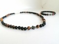 Conjunto de Protección. Collar anudado con pulsera. Piedras: ojo de tigre y onix. (en historias destacadas revisa propiedades de las piedras). #chile #hechoenchile #magia #protección #goodvibes #envioschile #concepcion #talca #rancagua #santiagodechile #viñadelmar #valparaiso #puertomontt #puertonatales #laserena #coquimbo