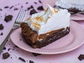Mega bomba 🤤🙌🏻 Brownie, dulce de leche y merengue!  Ya estamos tomando pedidos con normalidad, no dejes de consultarme 💘