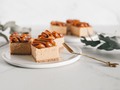 Que mas rico que el cheesecake de dulce de leche?  Si todavia no lo probaste nose que esperas para pedir estos cuadraditos en tu box 🤎🍨  #cheesecake #dulcedeleche #cake #bakery #dessert #food
