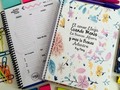 Hola!! Como estamos por aquí!!! 😊👏🏻 Les traigo a esta hermosura del #teamfloral que se fue hoy con su dueña @albarranrosana 🌟💃🏻 es un Maxi Planner Diario! Llenito de Flores!!! Y mucho plan!! Lo personalizamos para Ella!! 🤓💜 . Díganme que les Parece???? 😍🌟 En este tallercito hay un Puff de Colores pasteles que ni les cuento!! 🌸.🤩#amamosloquehacemos . Aquí seguimos, Y aquí esta Gaby 🙋🏻‍♀️⭐ .  #kakatuas #agendas #libretas #notss #plannerpersonalizado #maxiplanner ##misplanes #Notebook #planificacioncreativa #quoteoftheday #libretapersonalizada #libretas #Personalizados #anotador #flowerpower #flowerfans