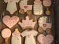 Icing cookies #babygirl #babyshower #littlelgirl #icingcookies #buttercookies #kaketopia 🤰🏻👶🏻👑🌸🍼