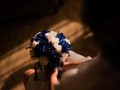 Cuando el ramo llega a las manos de la novia...💐 . Su emoción se hace más grande, cada vez faltan menos horas para llegar al altar👰. . #karlacastweddings