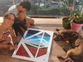 Aprovechamos estos ratos al máximo, lo más bonito es descubrir lo que tenemos en común TE AMO. . Los invito a compartir hasta lo que creen que no sera divertido #madrehijo #fitnessmom #familytime #cuarentenacoronavirus