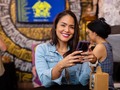 Llega el viernes y solo pienso en 😶‍🌫️ entrenar, comer y tomar café jajaja 🤭. Esta foto es cortesía de @makeacoffeebar donde no solo tomas cafecito puedes tatuarte y adivinen que yo aproveche.