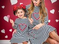 Aquí este par... deseándoles “Feliz Día Del Amor y La Amistad” ❤️😍🥰😘 GRACIAS por brindarnos tanto cariño virtual! Que siempre les sobre el Amor en sus vidas y el día a día ❤️😍🥰😘 . . . Fotografías @habiaunavezunafoto_ ❤️ . . Vestuario Mom&Me @modo.boutique ❤️ . . Makeup @angelasilvamakeup ❤️ . . #KatyEstiloInLove #KatyEstiloMamaEnamorada #LasKatas