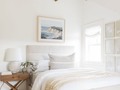 Inspo of the day 😍😍😍 . . . Las habitaciones neutras son las más populares porque dan sensación de paz y tranquilidad 💆🏻‍♀️💆🏼‍♂️ . . . Aún así, detalles en algún color pastel, acentos metalizados o en materiales naturales como madera o piel pueden ser el complemento perfecto para ese espacio 💡🌟💡 . . . Si además agregas una alfombra que agregue una textura de lujo ✨✨✨ seguro que se convierte en tu lugar preferido de toda la casa 🥰🥰🥰 . . . Conoce más de nosotras y únete a nuestra comunidad en 👩🏻‍💻 . #arquitectura #diseño #decoracion #interiorismo #estilismo #asesoria #proyecto #renovacion #l4l #like4like #architecture #design #keidesign #interiordesign #decor #decoration #project #style foto externa #home #casa #inspo #inspiration #love #chic #cool #keiTips #bedroom