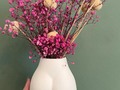 Usa tus piezas a tu manera! 😍😍 en la imagen nuestro Female vase esta vez con un hermoso arreglo de flores secas 🤩❤️  . . . Precios 💰: Female vase 2,030 pesos + envío  . . . Disponible en KEIDESIGN.SHOP o puedes tocar la imagen, luego tocar el tag del producto y seguir los pasos para comprar directamente desde aquí 🤗👌🏼 súper fácil  . . . Conoce más de nosotras y únete a nuestra comunidad en 👩🏻‍💻 . . . #keidesign #keishop #shop #decoracion #diseñodeinteriores #diseño #rd #shoplocal