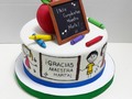 Pastel de fin de año escolar y cumple de la Maestra de mi bebé 😍💖👧 Ahora vamos para 4to grado 😄 😮 El tiempo pasa muy rápido😰 Fue un excelente año mi Chiquilin 😙😙 #ciudadojeda #cabimas #maracaibo #hechoenvenezuela #fondant #fondantcakes #schoolcake #teachercake