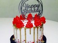 Gold and red cake❤💛 para la preciosa Celia 😍  #ciudadojeda #cabimas #lagunillas #maracaibo #zulia #merenguecake #merengue #dripcake #reposteriacreativa #keiramerica