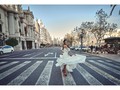 Olé Guapa..!!! Y seguimos desde las calles de Valencia. Mil gracias a todos los colaboradores son un gran equipo de profesionales que están muy claros en lo que hacen de manera extraordinaria. 📝@patodalaboda 📸 @kelmib 👰🏻 @rosanaafr 🤵🏼 @robiinam 👗 @saraomatosatelier 💄 @patrymake.up 🎈 @magicodetalles.es . . #bodasvalencia #bodasespaña #bodas2020 #fotografodebodas #weddingphotographer #weddingdress #makeup #weddingshoes #noviasdiferentes #bride #vestidosdenovia #weddinginspiration #masia #valencia #kelmibilbao #nikond800 #yongnuoflash
