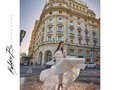 Aunque tuvimos el tráfico amigo en contra logramos algunas imágenes de impacto visual. Otra de mis favoritas de esta sesión desde Plaza del Ayuntamiento de Valencia. . . #kelmibilbao #fotografodebodas #bodas #dodasvalencia #bodas2020 #valencia #bride #noviasdiferentes #vestidodenovia #weddingdress #love #weddingshoes