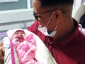 Feliz y agradecido me siento con mi eterno padre celestial Jehová, por su amor reflejado en tus ojos mi niña y en su manifestación en nuestro hogar. Has llegado a traernos Paz y amor en abundancia Te amo mucho Mi reina;😍  Bienvenida Shalom💕😍🥰