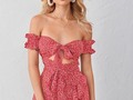 Este vestido es XS y lamentablemente para mi, en esta ocasión, corrió chico. Así que le sirve a una chica súper delgada, es XS tal cual. Ya que regularmente yo me pido XS porque corren grandes.  . En oferta $10 (precio de página $20)