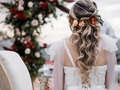 Aquí les comparto el precioso peinado de Pauli y el proceso de elaboración de su tocado floral. 📸@armostudios