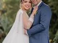 Aquí comienza la hermosa historia de la boda de Estefi a través de las hermosas fotos de @carosanchezfoto. @lasacerdotisalauragomezuribe
