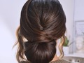Los peinados recogidos para matrimonio se caracterizan por ser simples pero a la vez chic. Son perfectos para todas las formas del rostro.  Estos peinados son perfectos para la fiesta de matrimonio, ya que aguantan más durante la celebración.