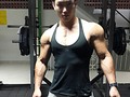 Mi contextura y caja torácica es delgada aunque no crean una camiseta M aveces me queda juagada solo 78kilos mi estathra 1.75 se trata de calidad no de cantidad 💪😉