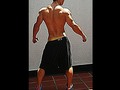 Mi pose de espalda con una leve curva para darle el toque a la simetría 👌😉 Un Buen día les deseo a todos y gracias por todas esas lindas y buenas energías! Me motivan muchísimo ver toda la gente que me sigue y les estoy muy agradecido por cada palabra Dios les bendiga! 😉 Ready for contest #mensphysique #Champion
